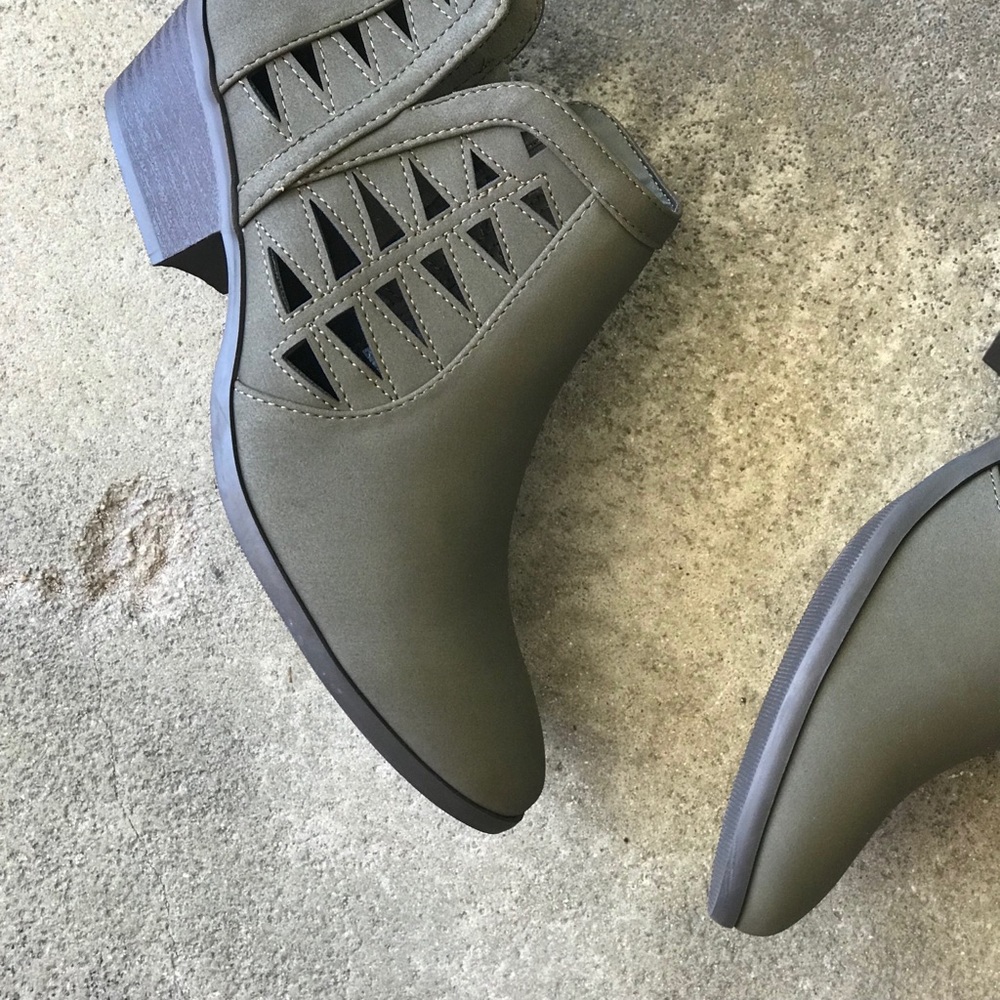 Last 1! Soda Khaki 1.5” Low Heel Ankle Bootie 10 - Picture 6 of 8